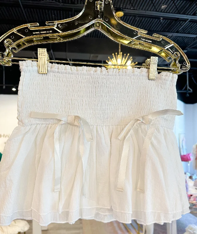 WHITE BOW RUFFLE SHORTS